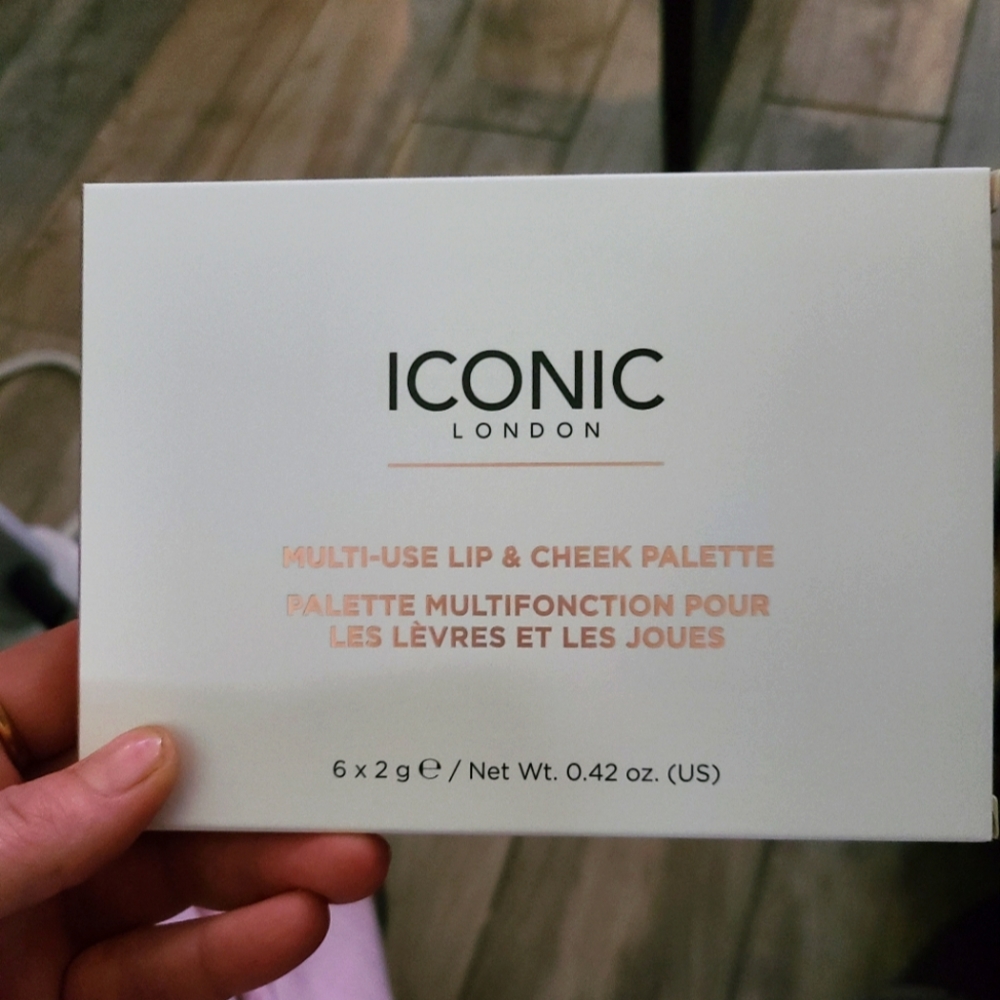 Iconic London multi use lip and cheek palette